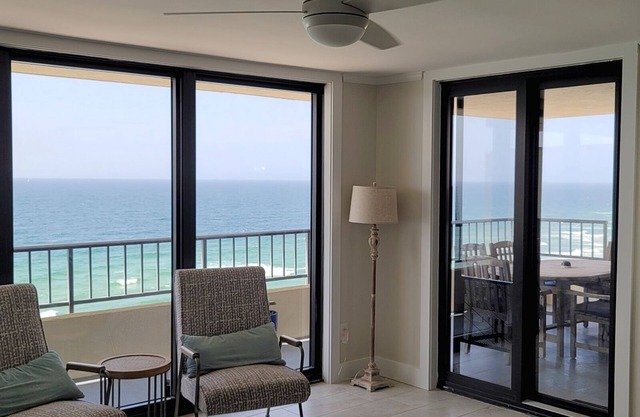 GULF FRONT SIMPLISTIC BEAUTY AWAITS! 2/2, TOP FLR, w/BALCONY, SPLENDID VIEWS!