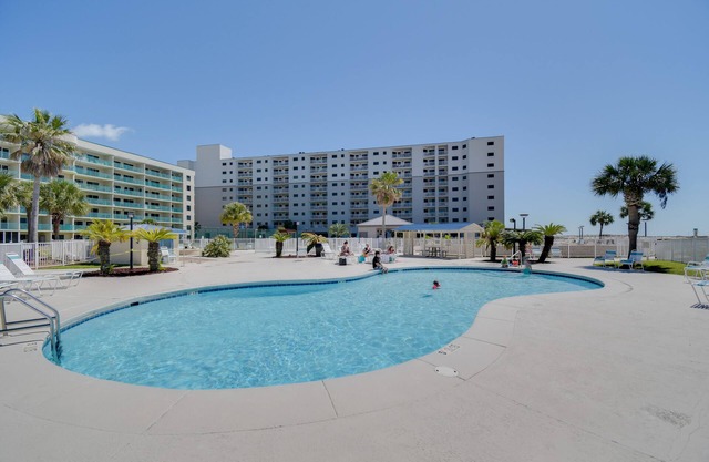 Gulf Highlands Getaway w/6 Pools & Beach Access