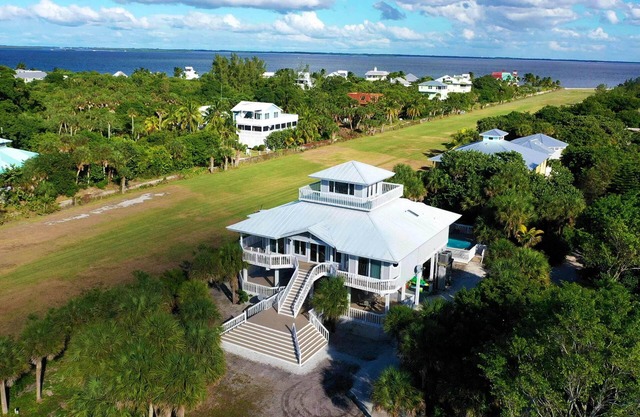 Gulf of America Beach House, Private Pool, 360 Island Views Airstrip Membership