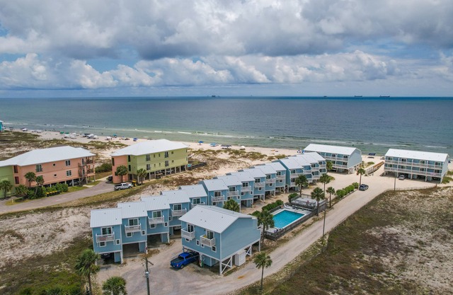 Gulf view, family-friendly townhome