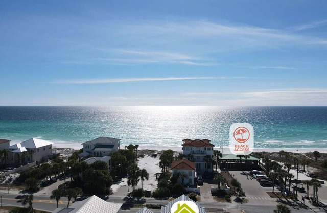 Gulf view, Steps to beach, heated pool, walk to restaurants