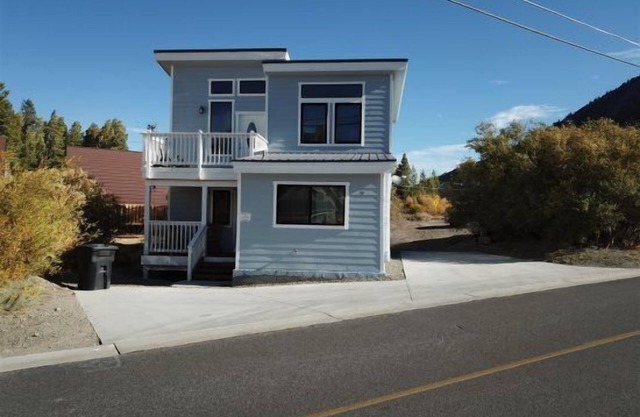 Gull Lake Baby House- 5 minutes walking distance to Gull Lake Marina and Park, newly remodeled