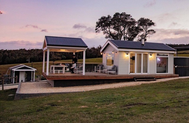 Gumnut Cottage Gippsland | Mountain View · Tiny Eco Stay | Mountain Views Firepl