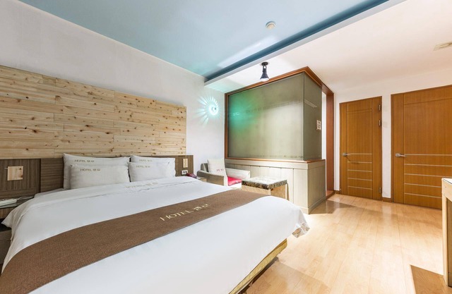 Gunsan Hotel Cello
