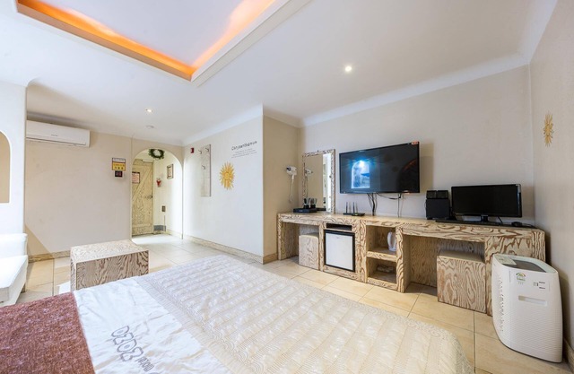 Gunsan Zaza Drive-in Motel
