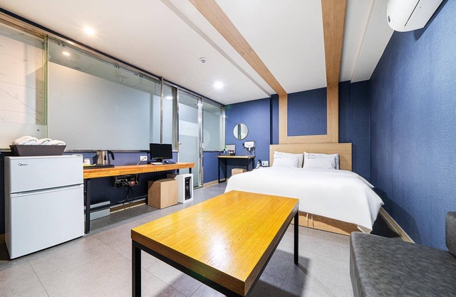 Guri C Hotel