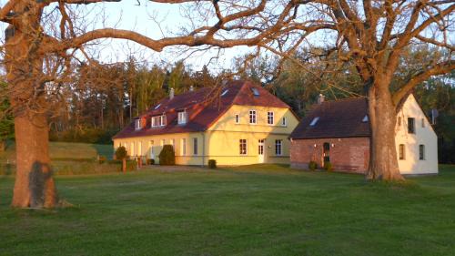 Gut Rattelvitz - Galerie West