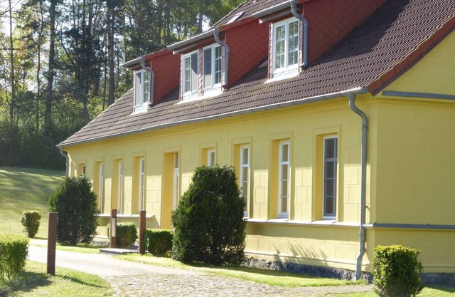 Gut Rattelvitz Parterre B, hochwertig, Sauna, Kamin, eTankstelle, Spielscheune, 15.000qm Parkland