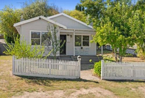 Gwen's Cottage on King
