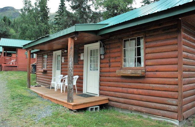 Gwin's Lodge Willow Cabin #4