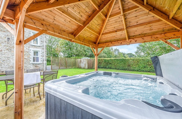 Gwynnant House - Two Bedroom House, Sleeps 5