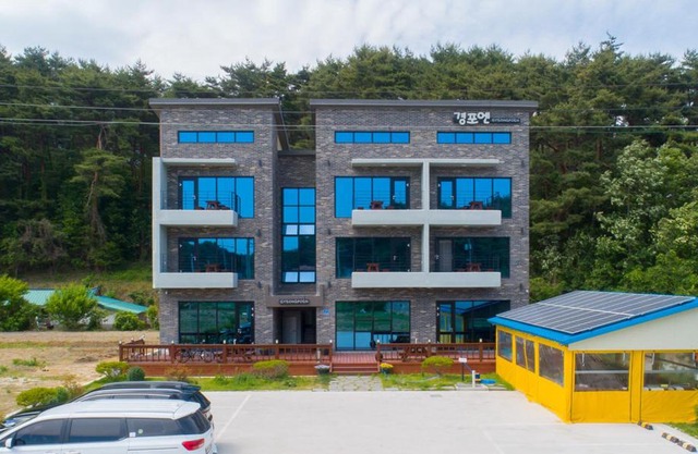 Gyeongpoen Pension