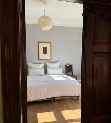 Hübscher Wohnen-Geräumige Ferienwohnung im Gutshaus nahe Saale und Elbe