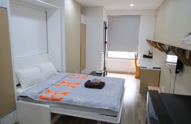H&T Studio-8mins to AIRPORT & CENTER-FREE Pool & Gym.