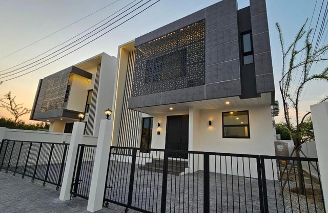 H1-2 Hidden Space Private Pool Villa-บางแสน