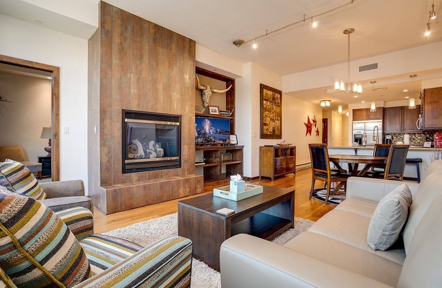 H305B | A/C | Great Downtown Location | High-end Interiors | Free City Bus | Ski