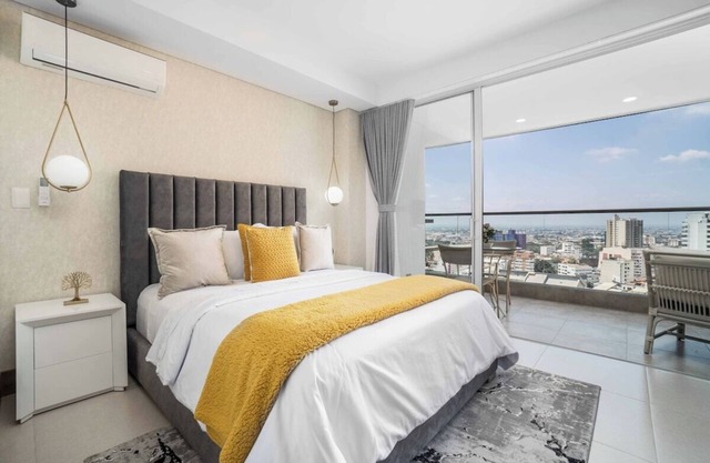 H604 - Beautiful View with Balcony, Pool & Parking