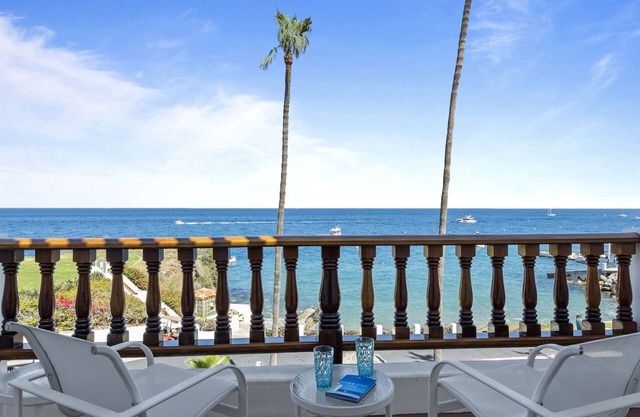 H882: Beautiful 1Bd Townhouse style villa + Golf Cart+ 2 Private Balconies