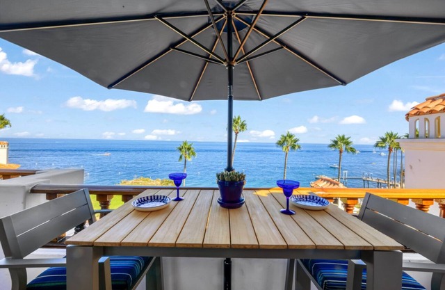 H894: Splendid Villa, ONLY 7 Steps, Breathtaking Ocean Views, Cart, Fireplace