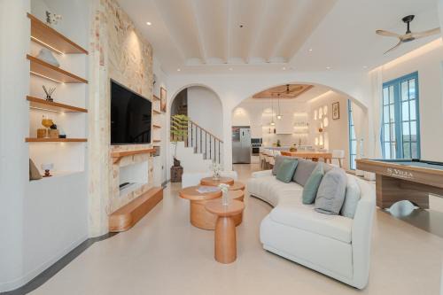 Ha Long 6BRS Beach Villa With Pool, Jacuzzi and Sauna