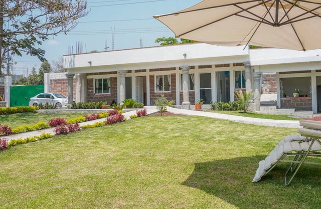 Hab. Priv | Restaurante + Servicios terapéuticos