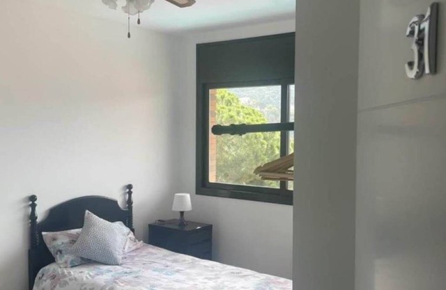 Habitación Individual en una villa a 30 minutos de Barcelona con piscina