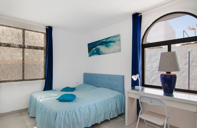 'Habitación Azul Con Baño Privado' with Mountain View, Wi-Fi and Air Conditioning
