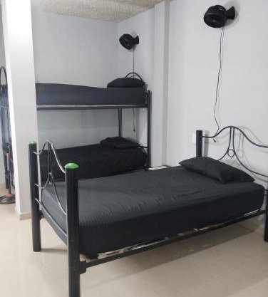 Habitación compartida en Cartagena Con AC, WiFi, uso de cocina yo