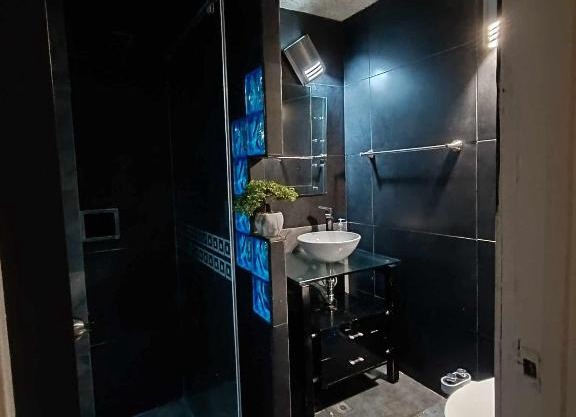 habitaciones disponibles en una casa en el norte de la ciudad, a 5 minutos del portal norte