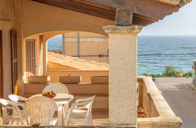 HABITATGE ESCORBALL - House very close to the sea in idyllic area.