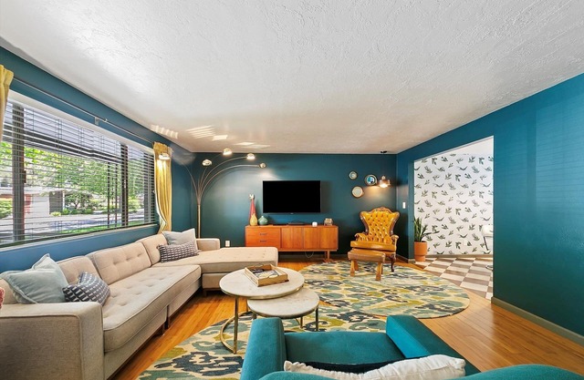 #HabitueHomes - The East End Retreat – King Bed, EV Charger, Natural Spring Pool!