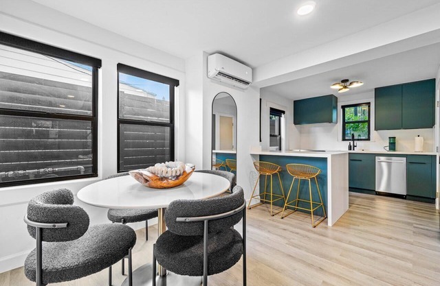 Hacienda Flamingo Unit 3 - Modern 1BR Hideaway with Double Queen Beds