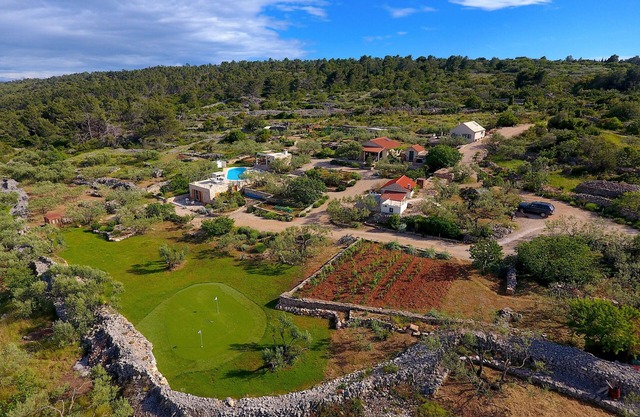 Hacienda LUCIO/secluded estate/practice golf/enjoy the view and great pool
