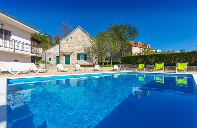 Hacienda Sylvia with HEATED 45m2 POOL !