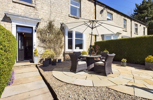 HACKNEY HOUSE, pet friendly, character holiday cottage in Reeth