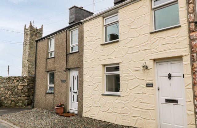 HADDEF, romantic, luxury holiday cottage, with hot tub in Nefyn