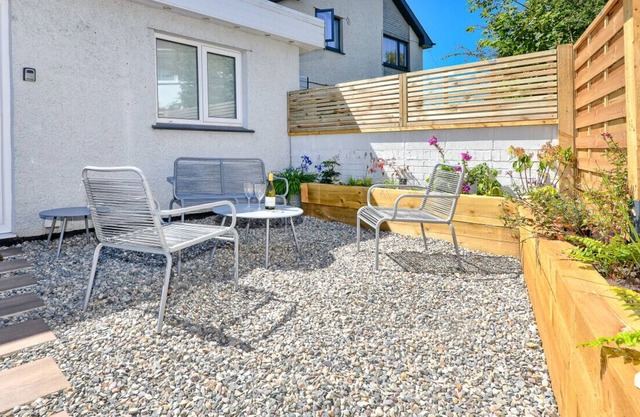 Hafan Bach - Two Bedroom House, Sleeps 4