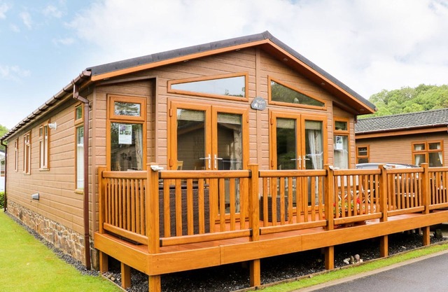 HAFAN (LODGE 85), pet friendly, character holiday cottage in Kilgetty