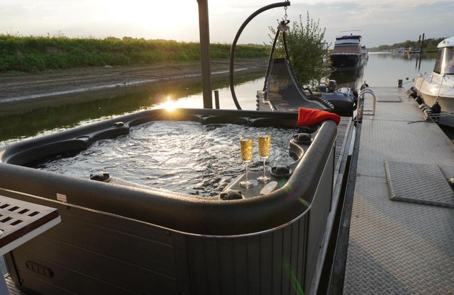 Hafen Oase - 2 Hausboote, 2 Whirlpool, 1 Sauna, Wellness