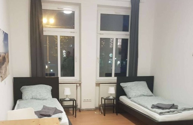 HAL04 cozy flat with TV & WiFi in Halle