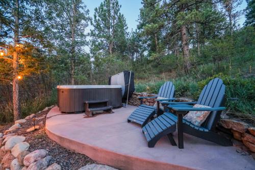 Half Gym-Hot Tub-Game Room-Trampoline-Fire Pits