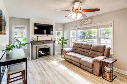 Half-Mi to Dtwn Yankton and River Charming Home!