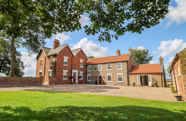 HALL GARTH, family friendly, with open fire in Leven Near Beverley