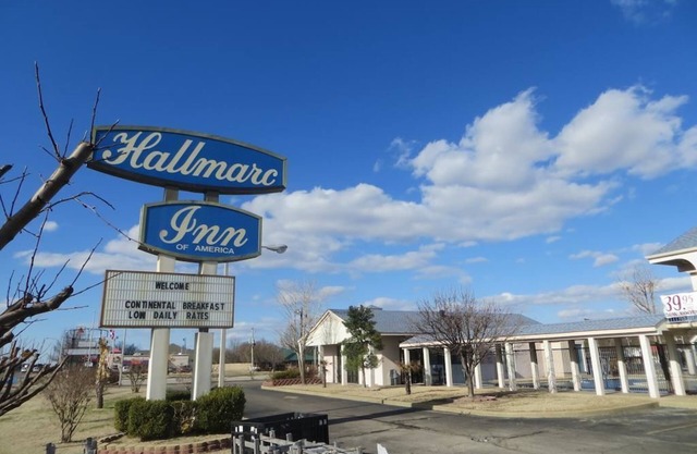 Hallmarc Inn