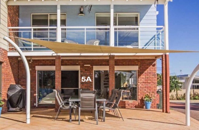 Halls Head Parade - Beach House