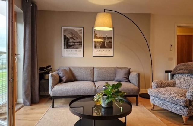 Halton Hideaway - Easy access to village life