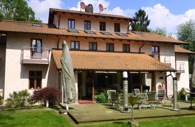 Hamburg cracks 500 sqm luxury designed villa, sleeps 12, fully i-pad controlled