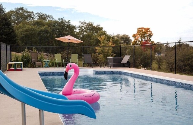 Hamlet House | Consecon | 3 Bedrooms | Pool