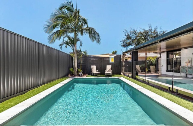 Hampton Holiday Home with Pool, BBQ & 10 min drive to Theme Parks!