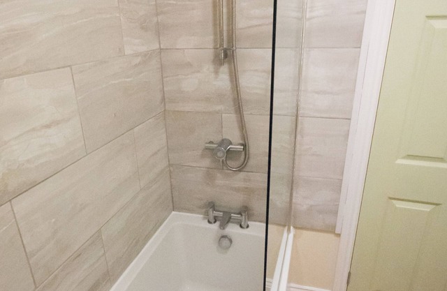 Hampton House Apartments (sleeps 5)